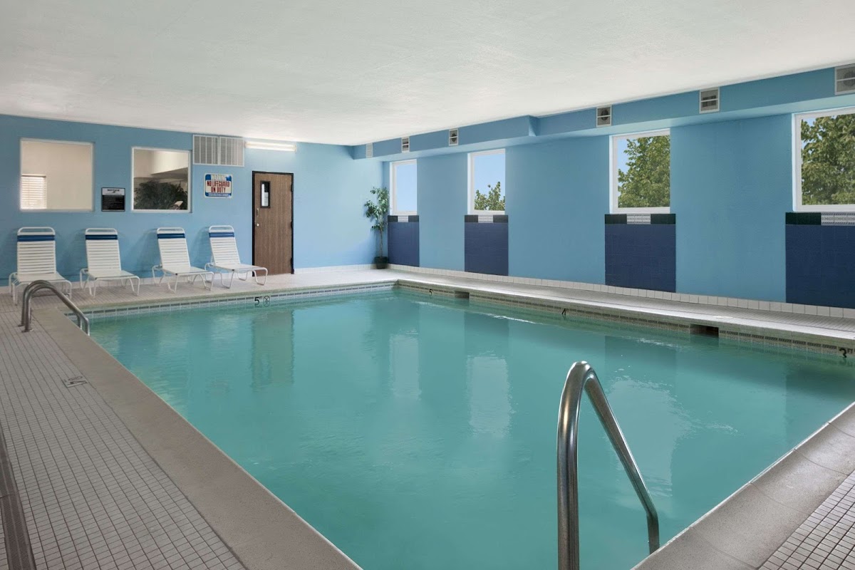 Days Inn & Suites by Wyndham Romeoville photo 3