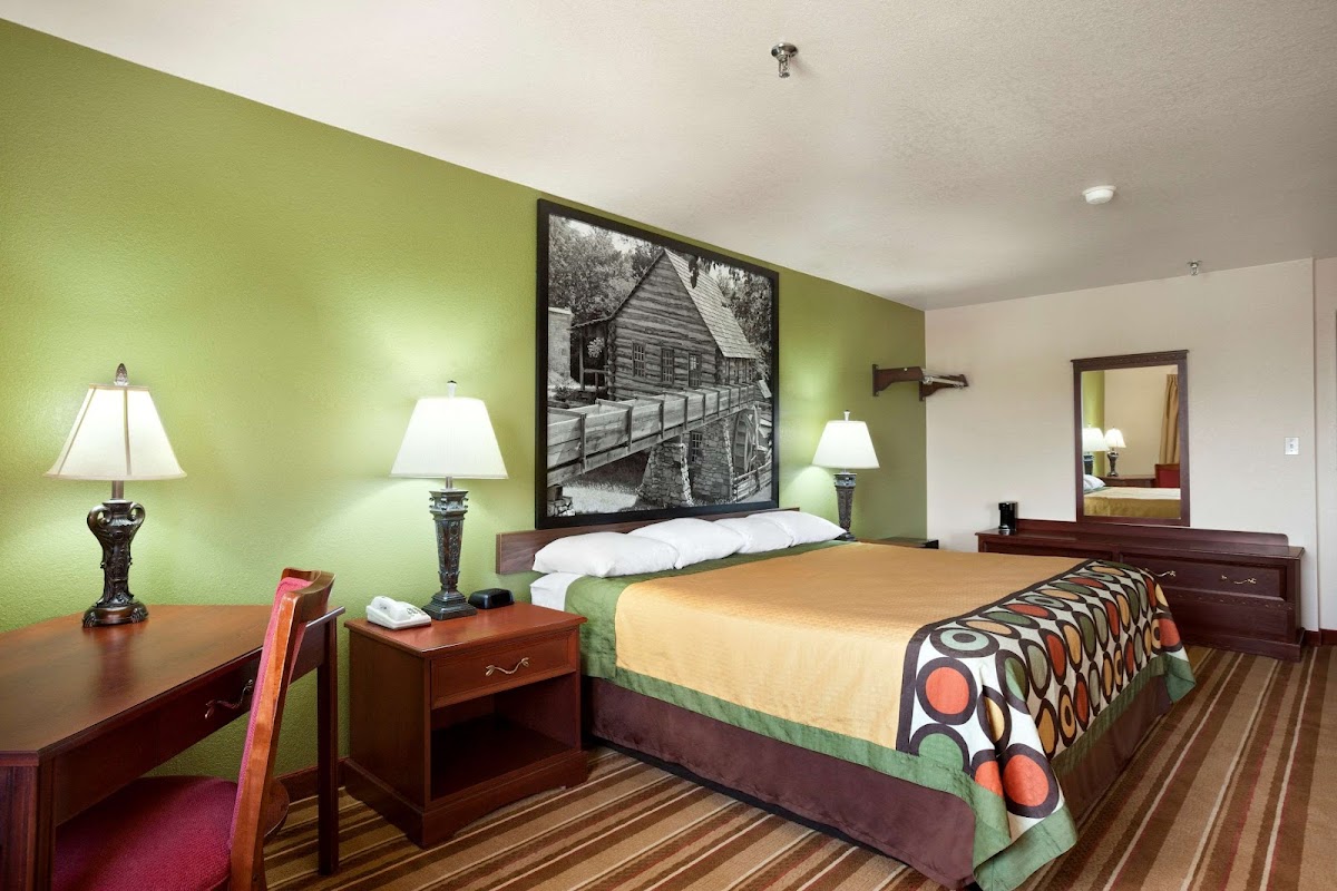 Super 8 by Wyndham Macon photo 2