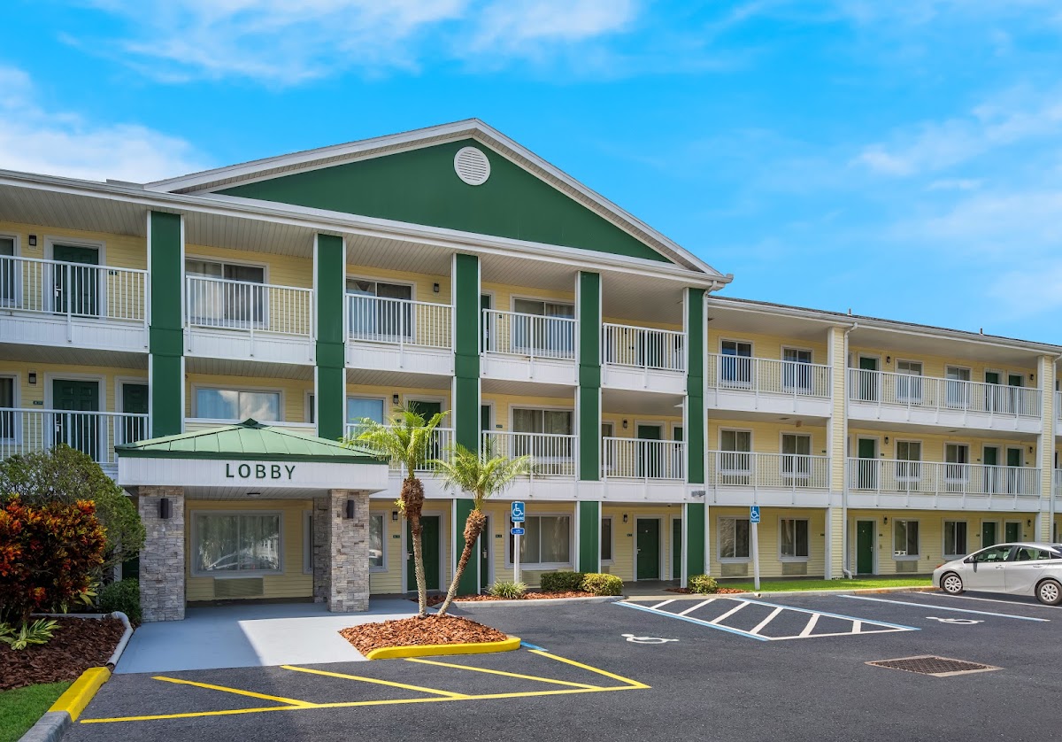 HomeTowne Studios Orlando - UCF Area photo 3