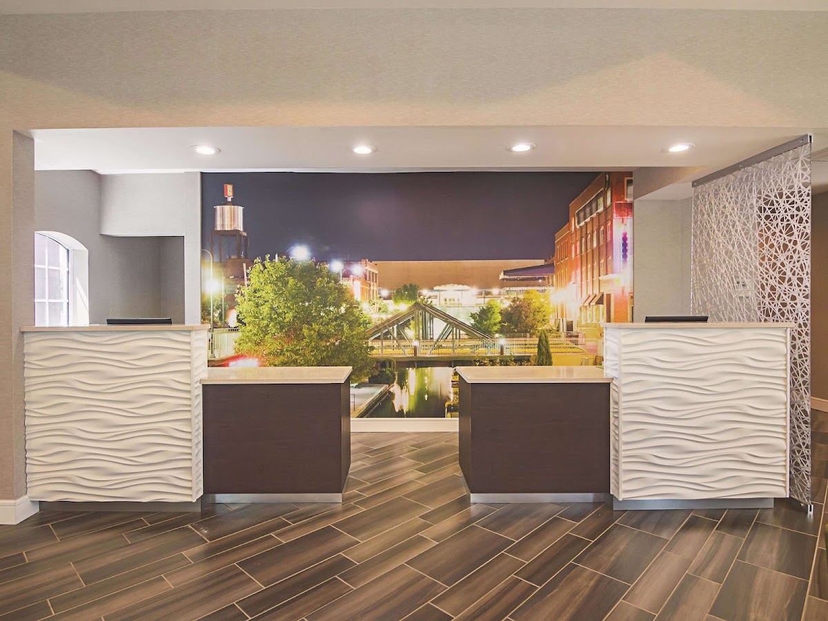 La Quinta Inn & Suites by Wyndham Oklahoma City - NW Expwy photo 2