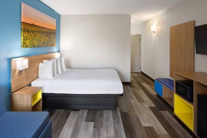 Bridgepointe Inn & Suites photo 3