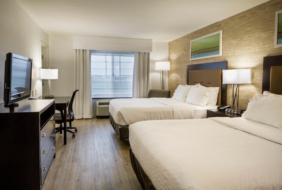 Holiday Inn & Suites Bloomington-Airport by IHG photo 2