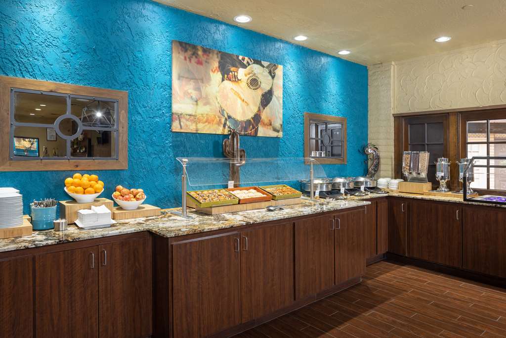 DoubleTree Suites by Hilton Hotel Tucson - Williams Center photo 2