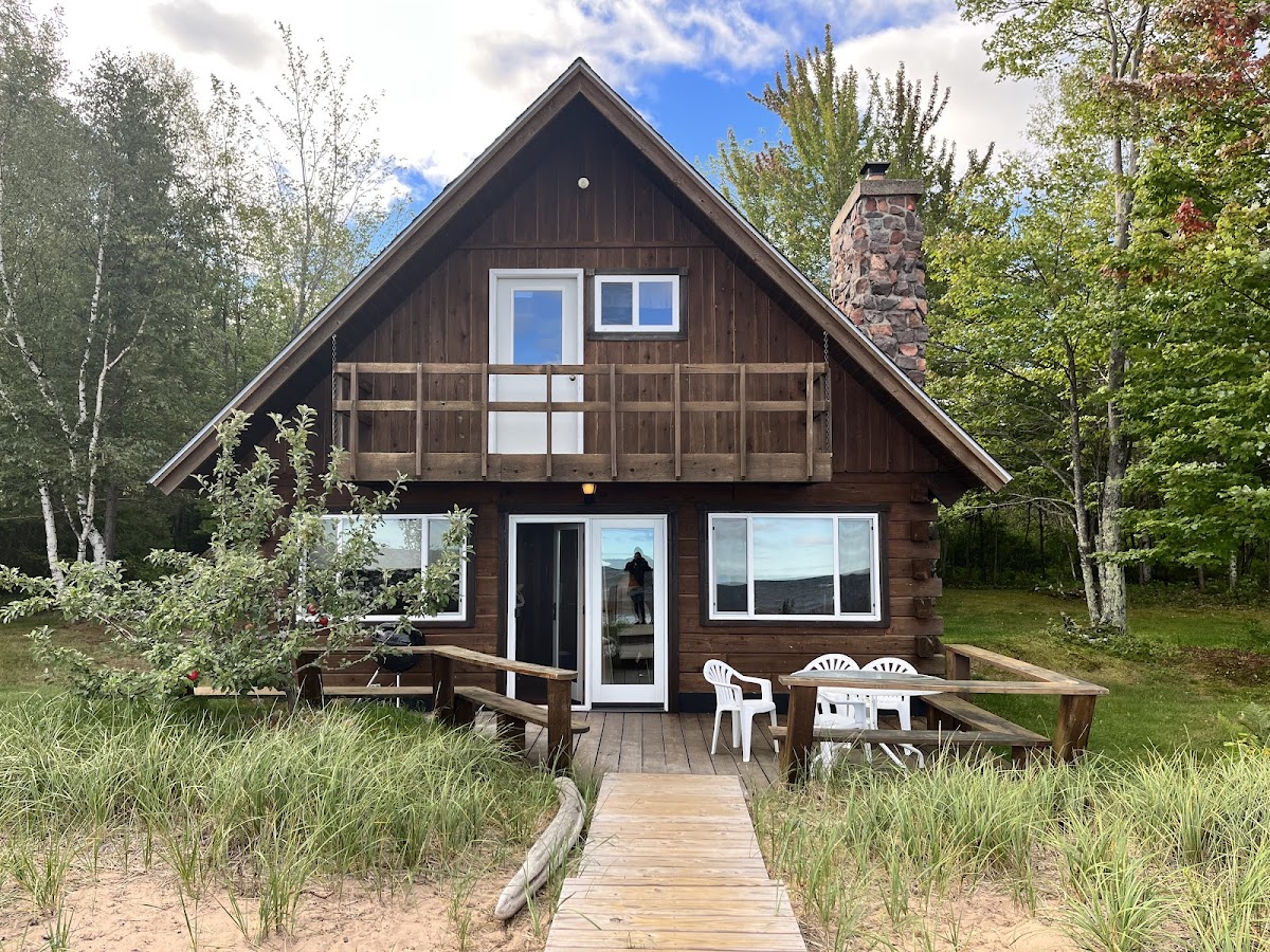 Scott's Superior Inn & Cabins