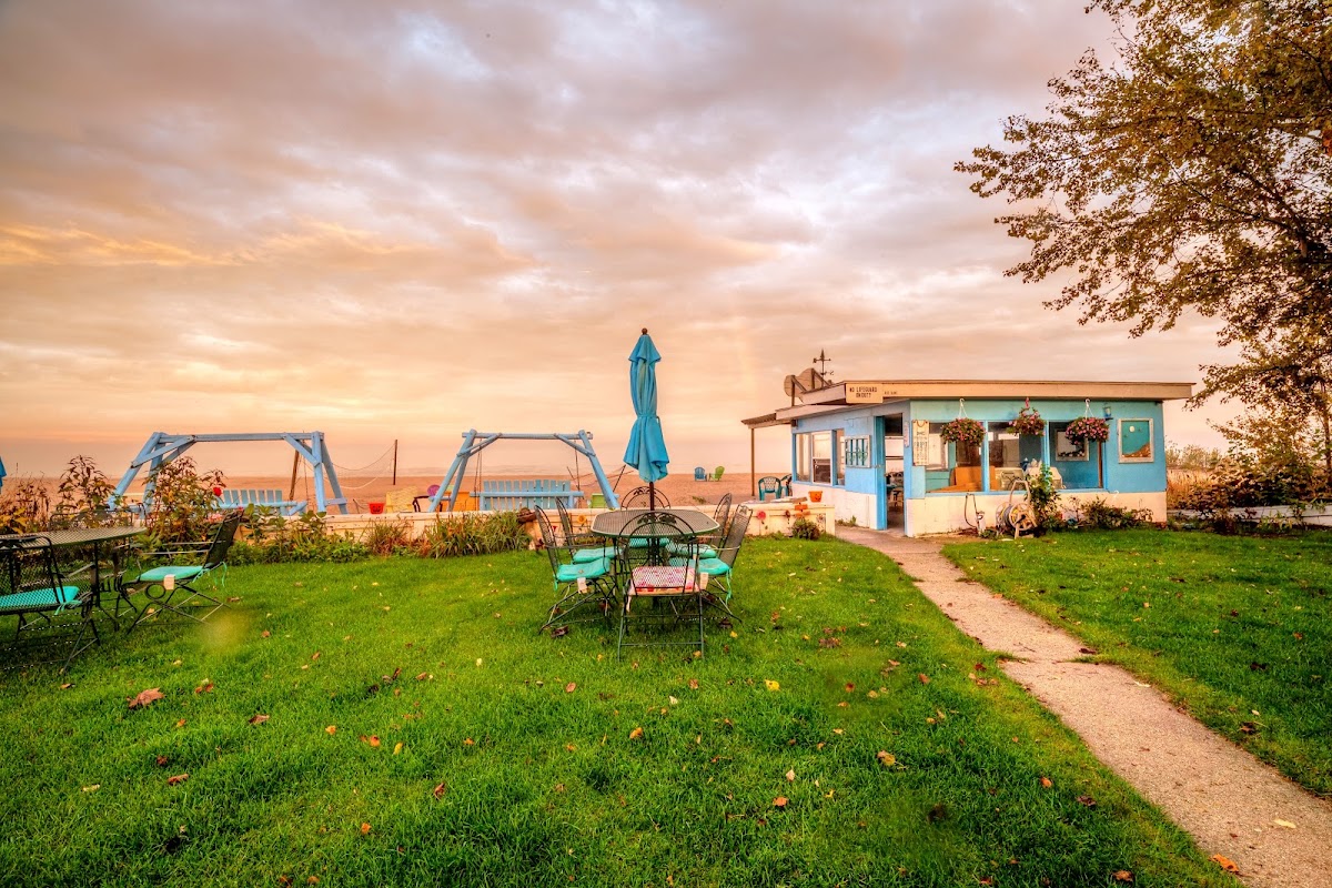 Blue Horizon Court