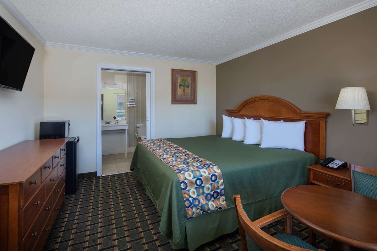 Travelodge by Wyndham Orangeburg photo 2