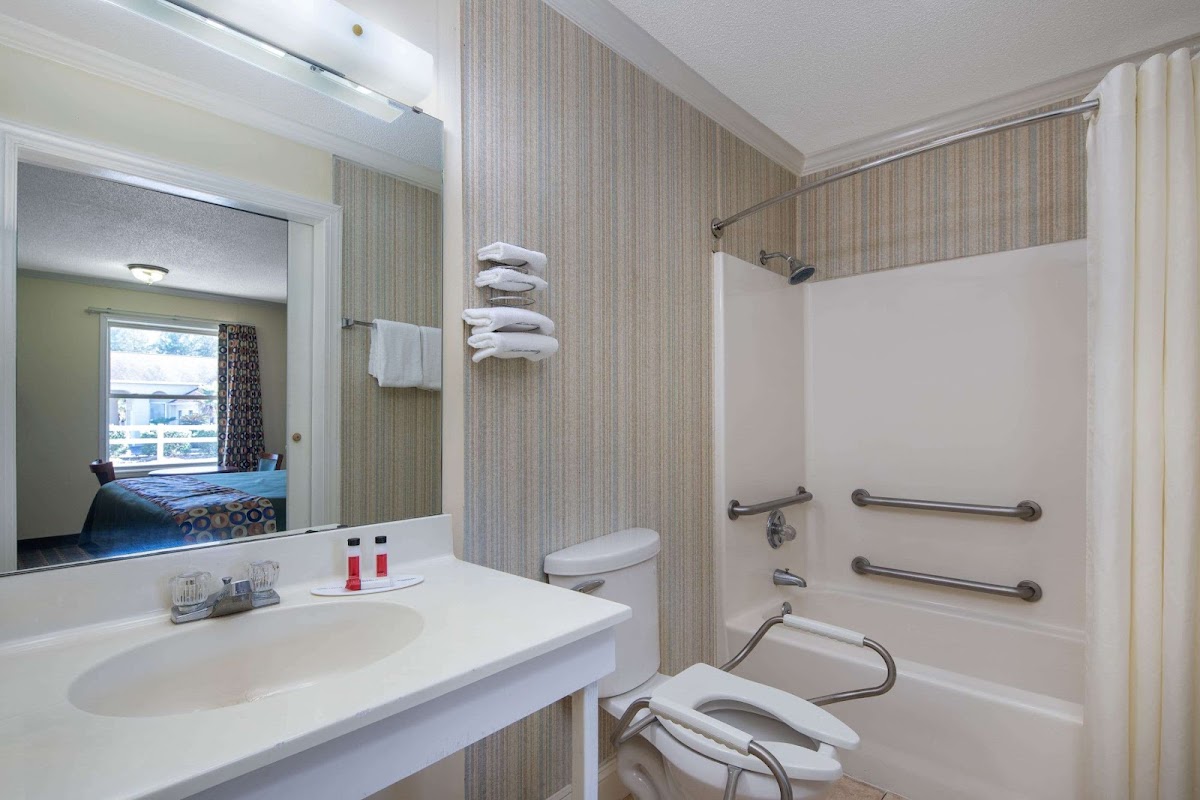 Travelodge by Wyndham Orangeburg photo 3