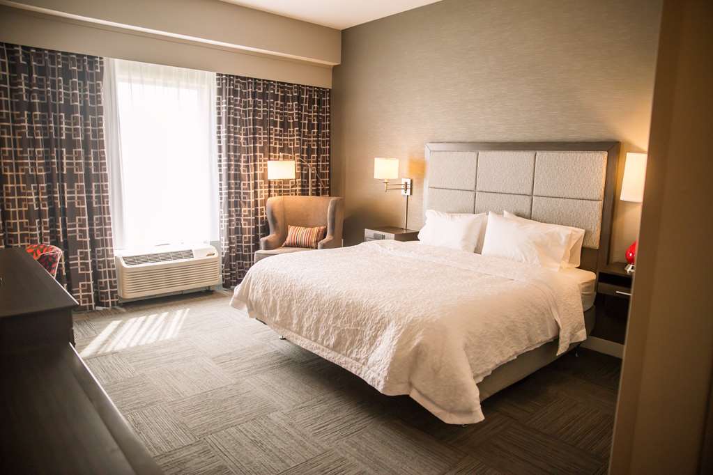 Hampton Inn Pontiac photo 2