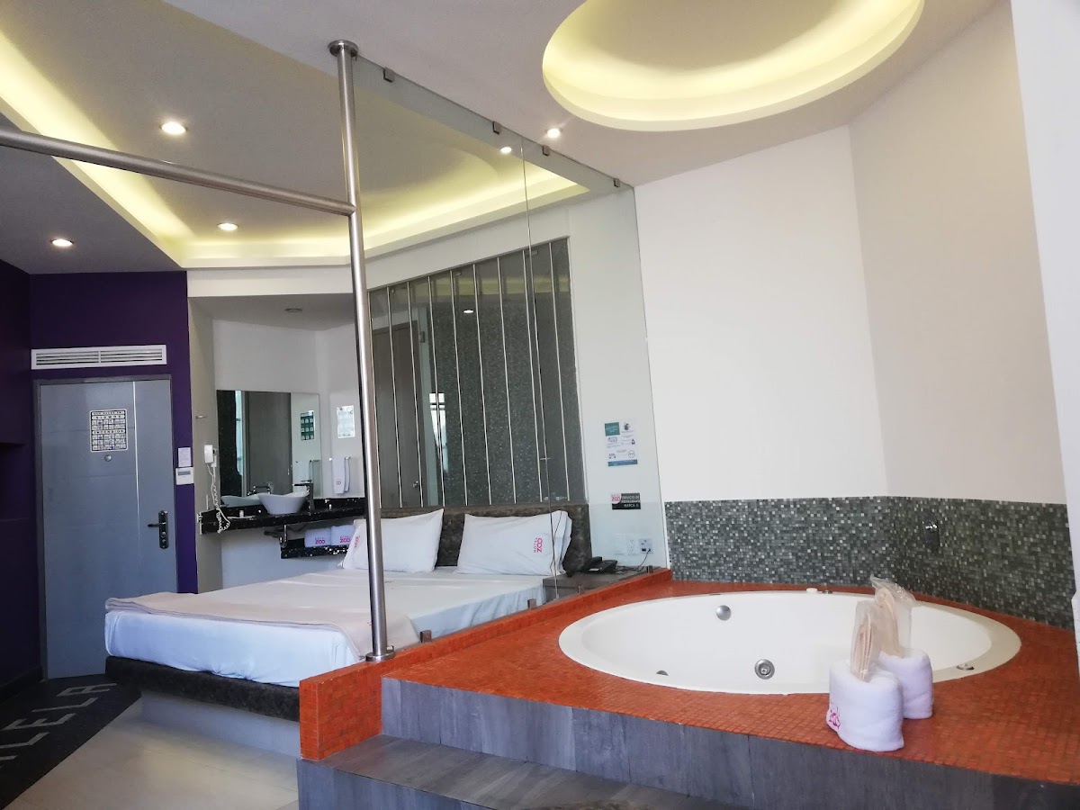 Hotel Zoo photo 3