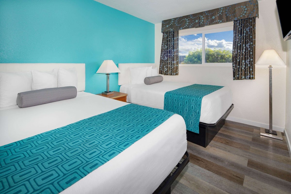 Howard Johnson Suites by Wyndham San Diego Chula Vista/BayFt photo 2