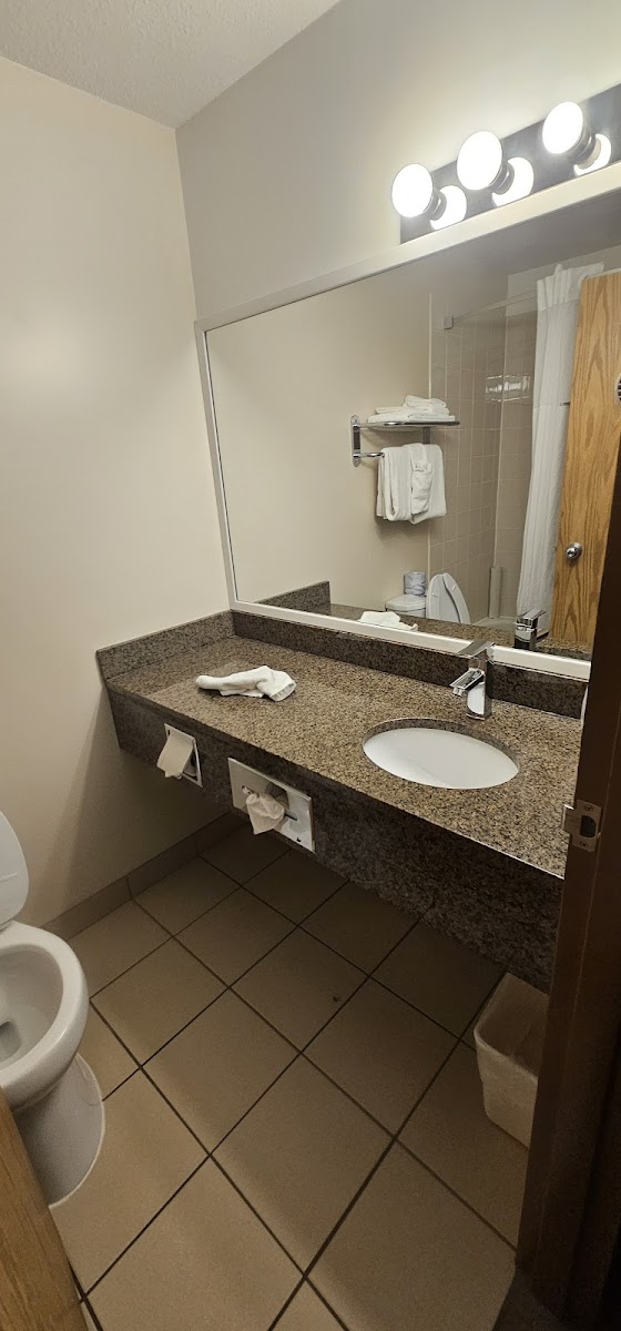 Super 8 by Wyndham Dawson Creek photo 3