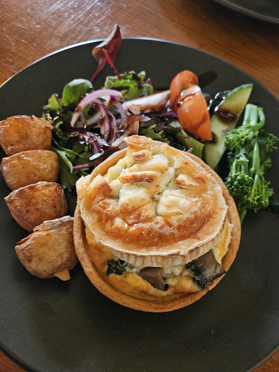 The Beaufort, Raglan photo 2