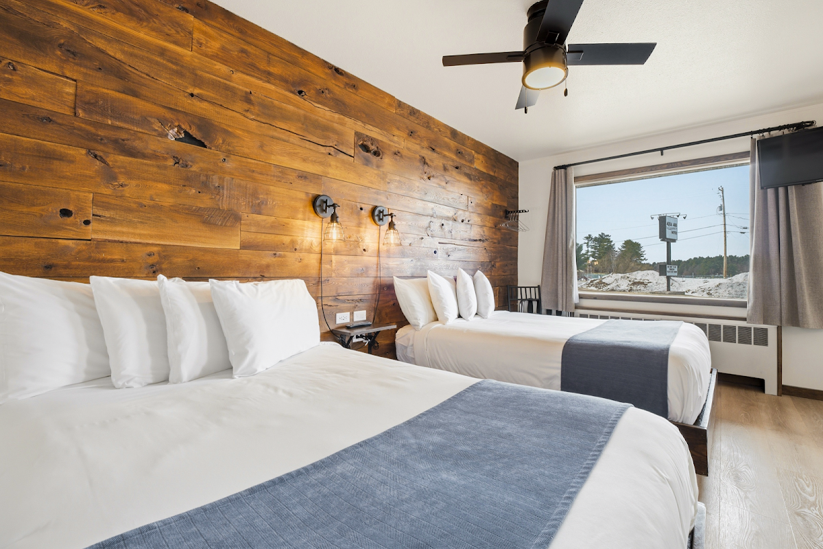 Aqua Aire Inn & Suites