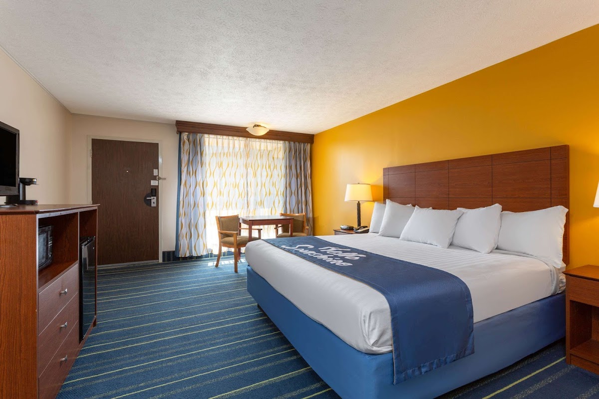 Days Inn by Wyndham Breezewood photo 2