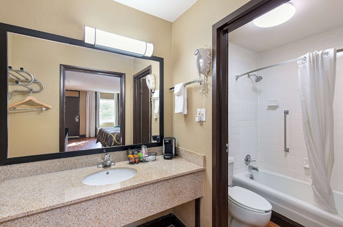 Super 8 by Wyndham Kingsport photo 3