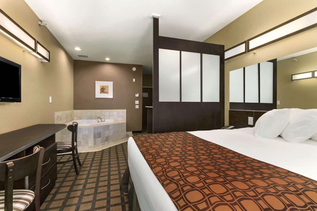 Microtel Inn & Suites by Wyndham Minot photo 2