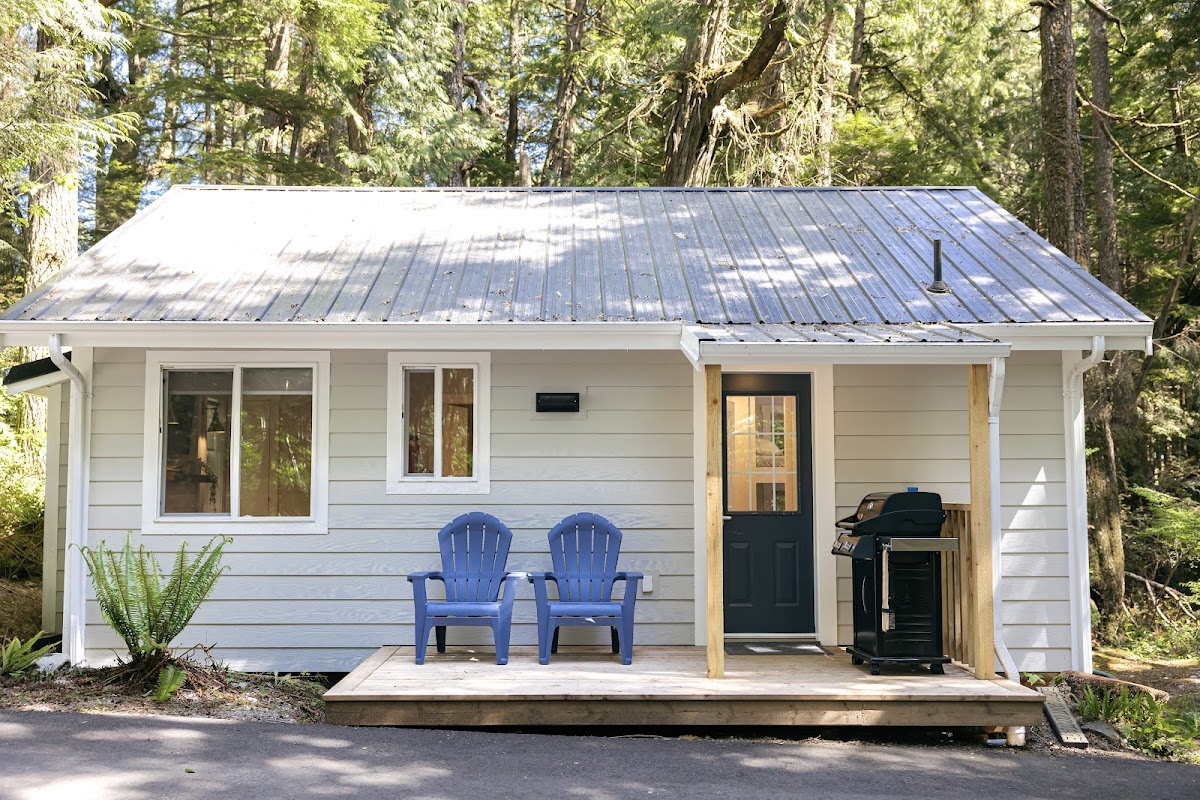 Surfs Inn Guesthouse & Cottages
