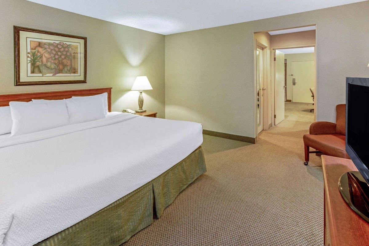 La Quinta Inn & Suites by Wyndham Appleton College Avenue photo 2