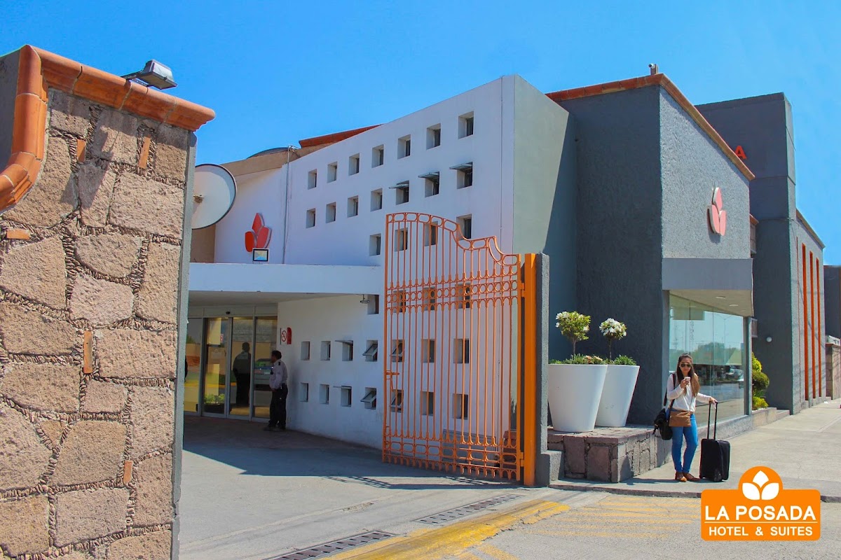 La Posada Hotel y Suites photo 2