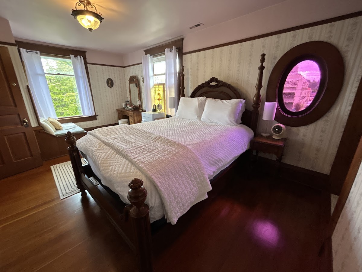 The Hubble House photo 2