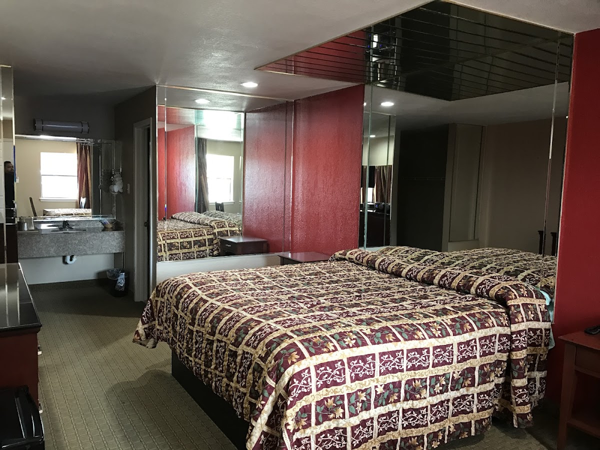 CROSSTIMBERS INN photo 2