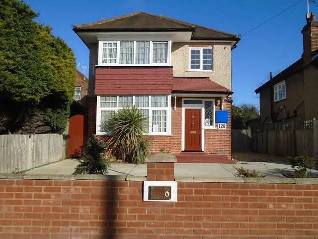 Edgware B & B
