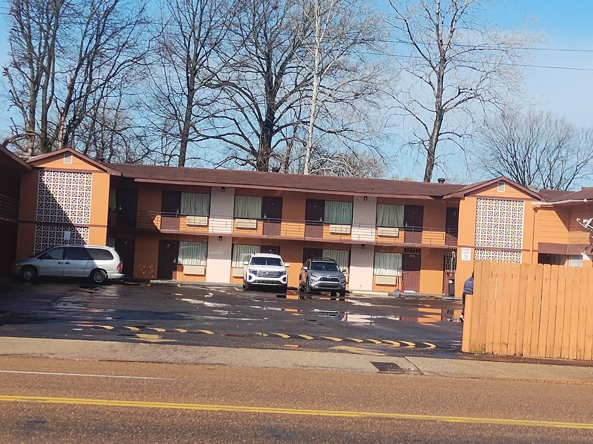 Lamplighter Motor Inn