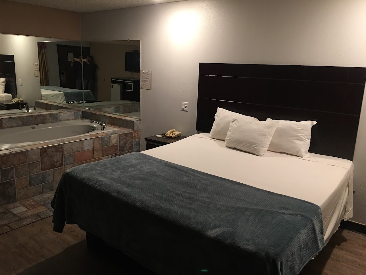 Del Amo Inn photo 2