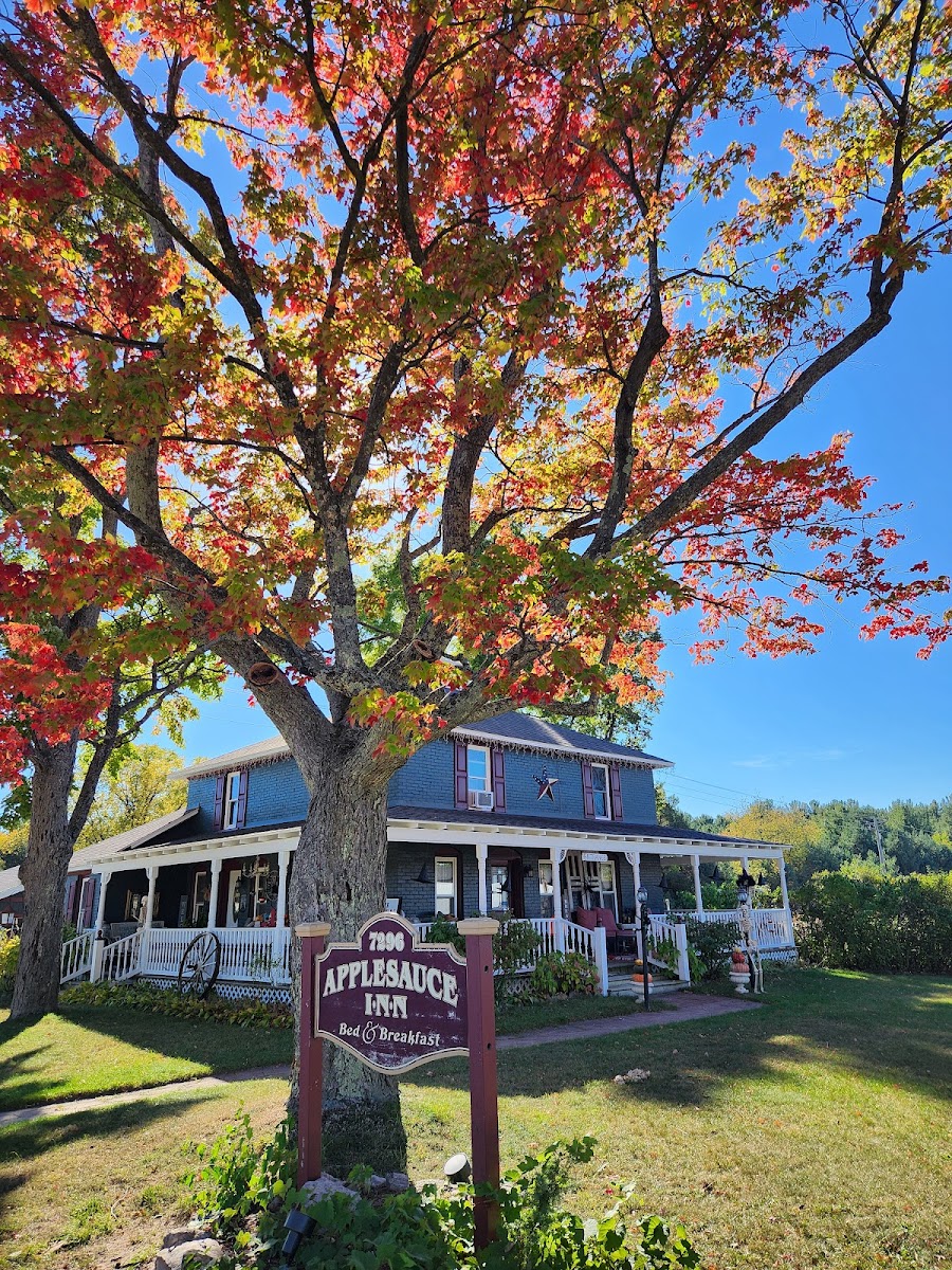 Applesauce Inn