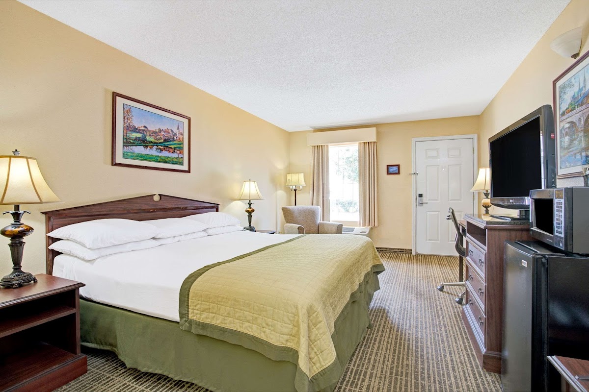 Baymont by Wyndham Smithfield photo 2