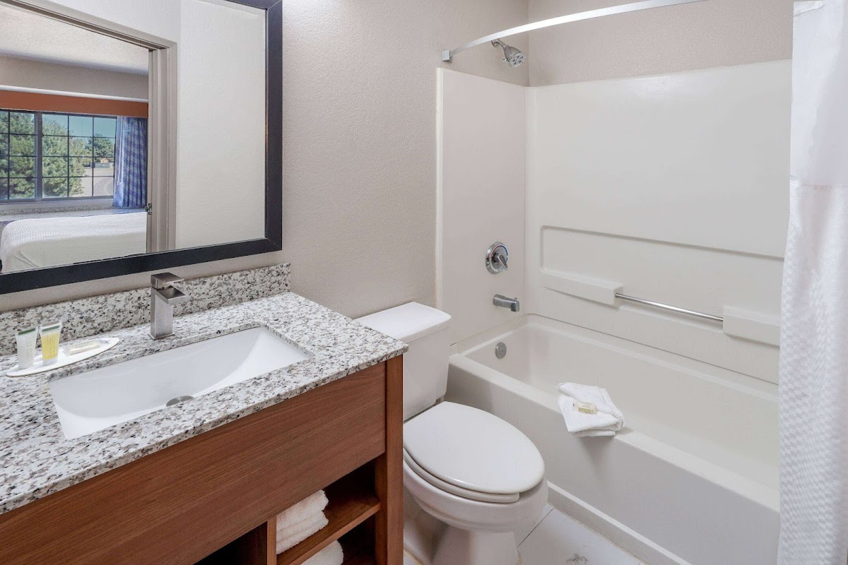 Days Inn & Suites by Wyndham Greeley photo 3