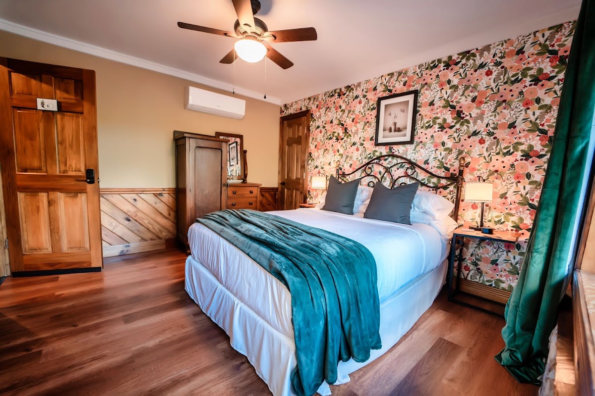 Timber Rock Lodge: Hotel, Spa & Weddings photo 2