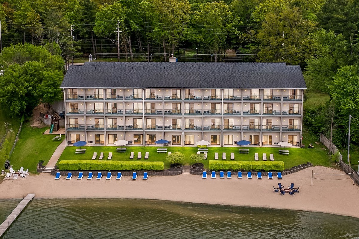 Beachfront Hotel Houghton Lake