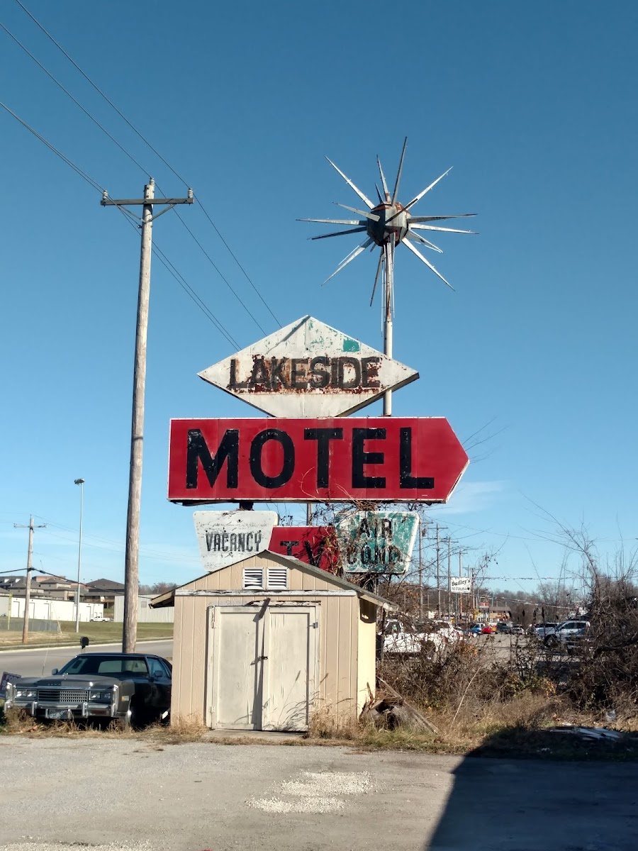 Lakeside Motel