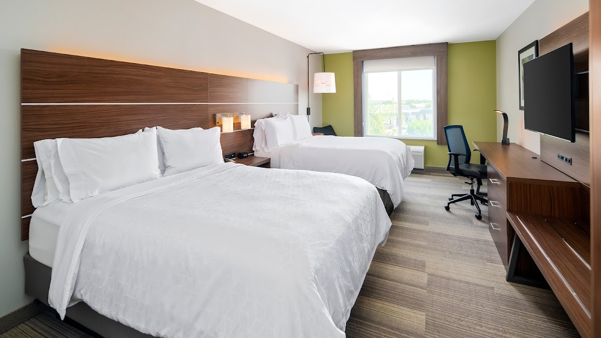 Holiday Inn Express & Suites Dinuba West, an IHG Hotel photo 2