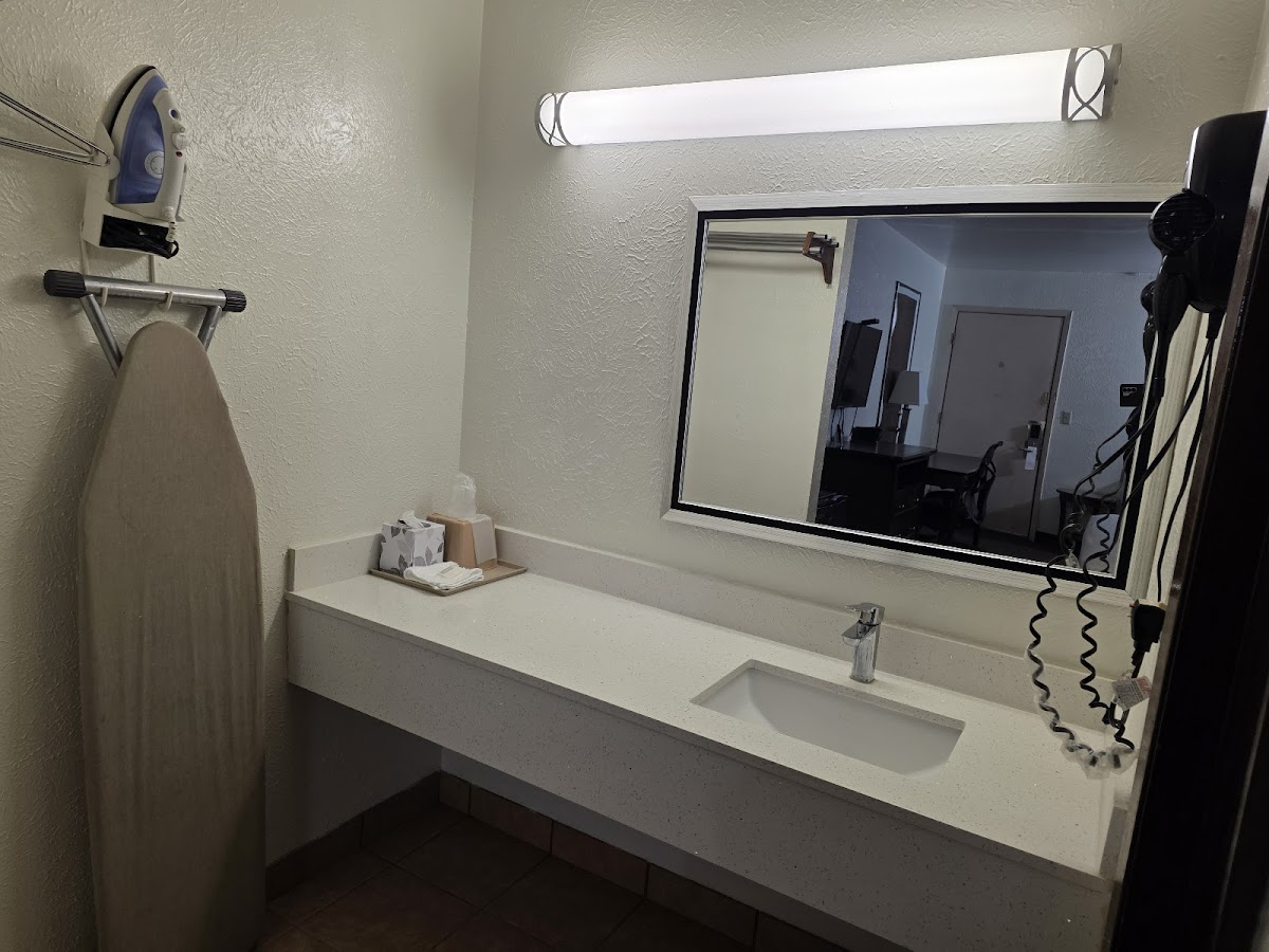 Nendels Inn & Suites Dodge City Airport photo 3