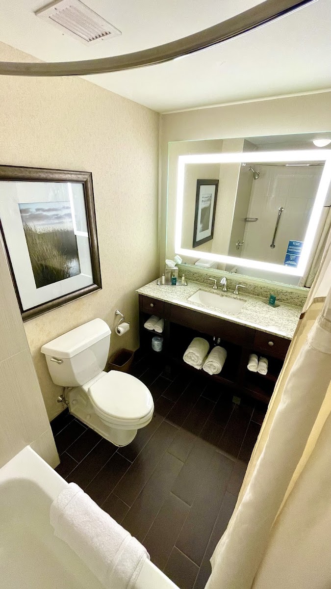 DoubleTree by Hilton Boston Bayside photo 3