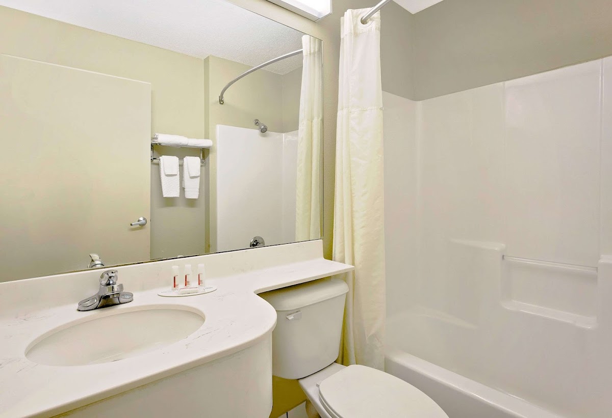 Microtel Inn & Suites by Wyndham Thomasville/High Point/Lexi photo 3