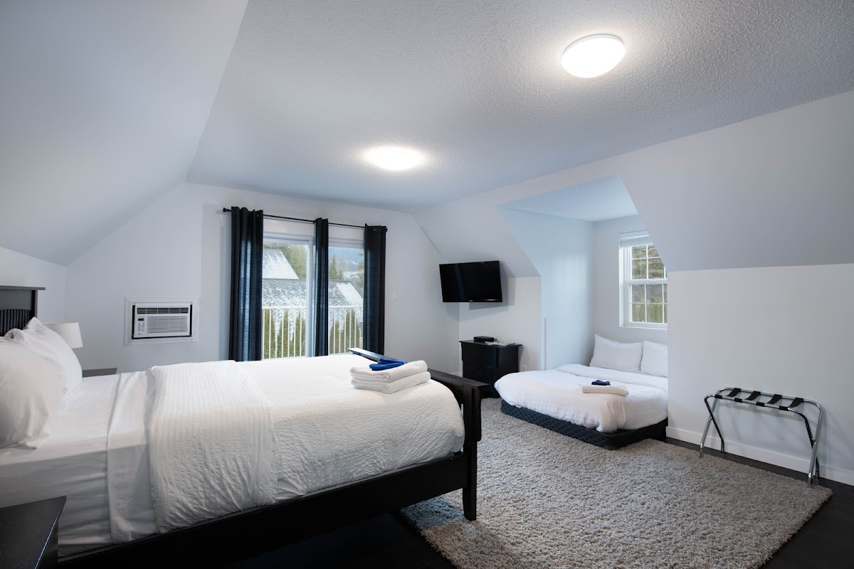 Valley Retreat Revelstoke photo 2
