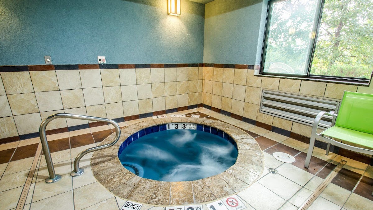 Holiday Inn Express & Suites Olathe South by IHG photo 3