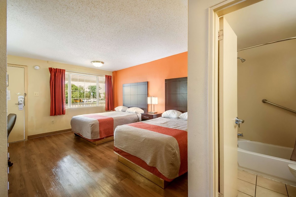 Motel 6 Washington, DC - Convention Center photo 2