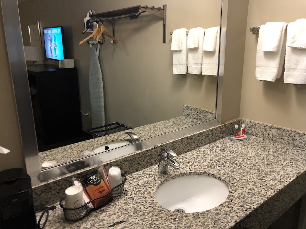 Econo Lodge Columbus West photo 3