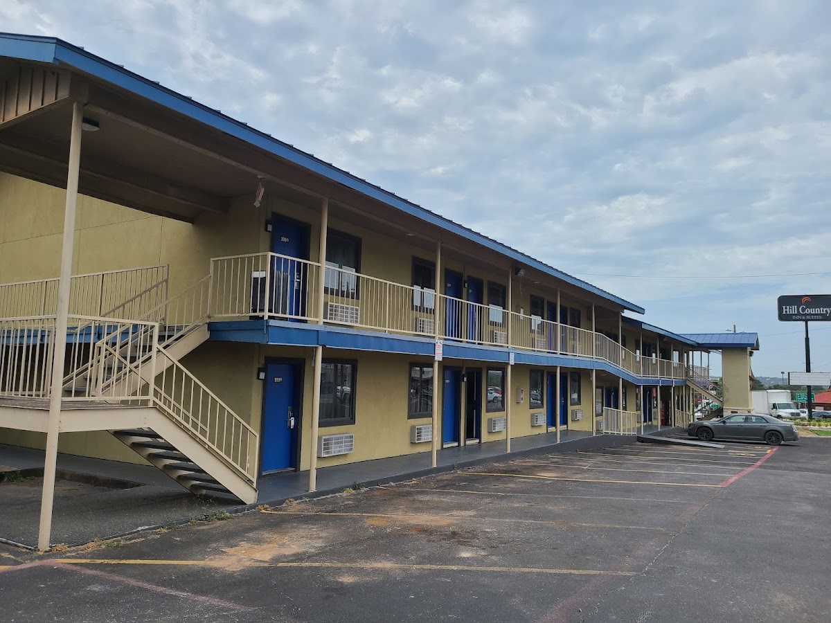 Hill Country Inn & Suites