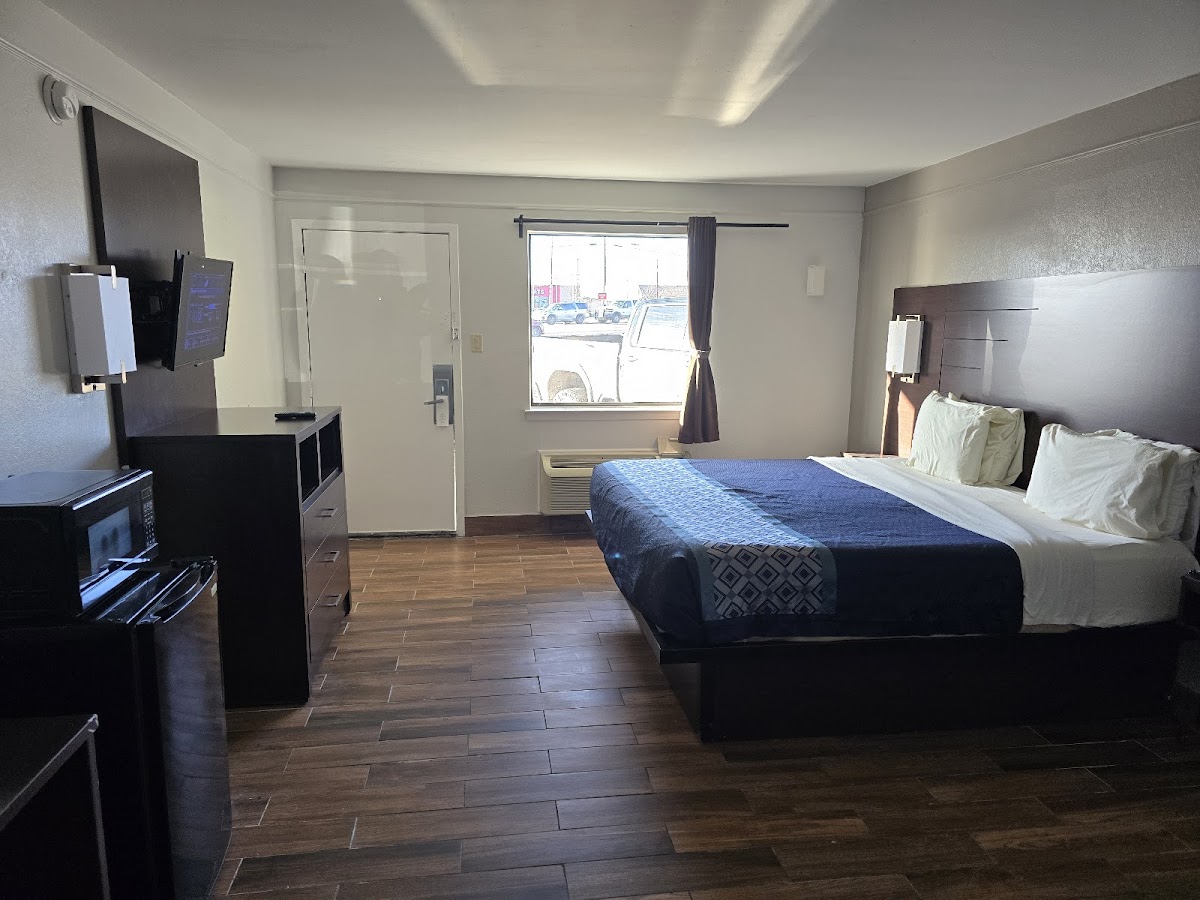 Hill Country Inn & Suites photo 2