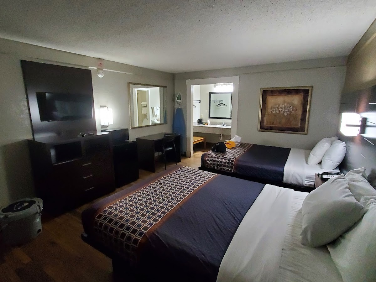 Hill Country Inn & Suites photo 3
