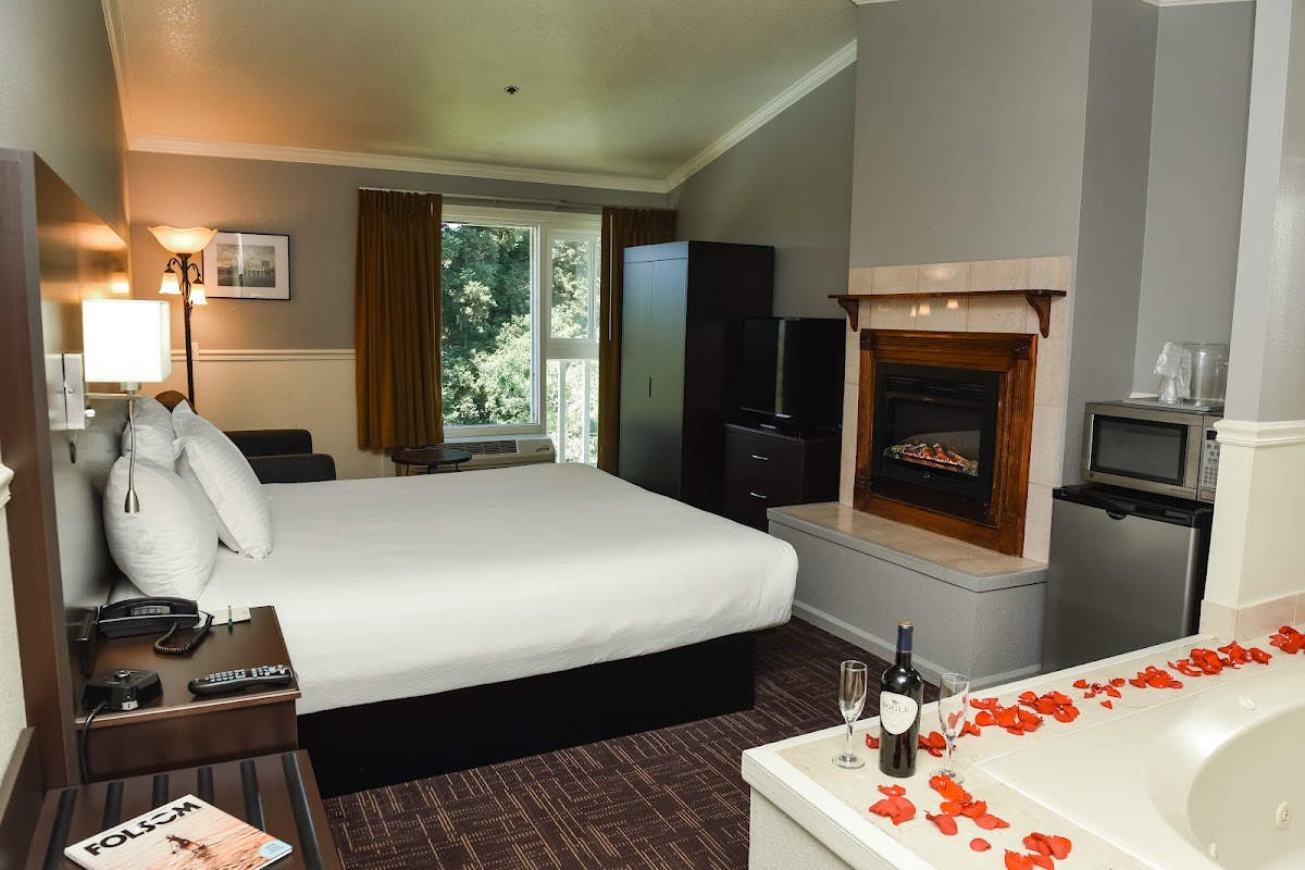 Lake Natoma Inn photo 2
