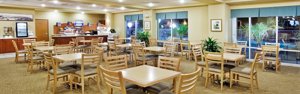 Holiday Inn Express Myrtle Beach-Broadway@The Beach by IHG photo 3
