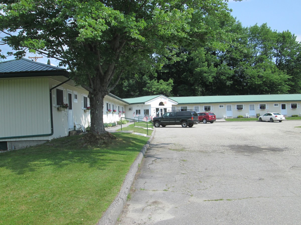 Cobbossee Motel