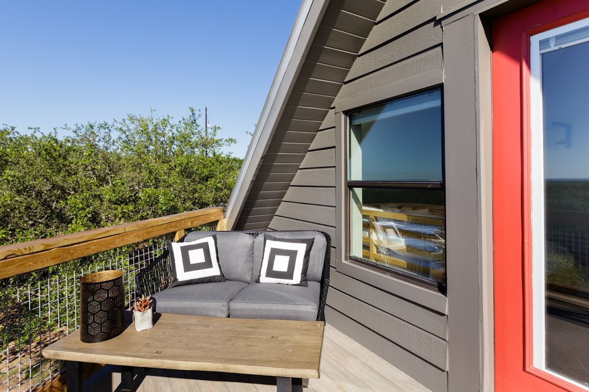 TyRosa Ranch - Dripping Springs Lodging & Retreat