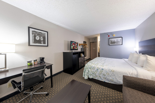 HomeTown Inn East Syracuse photo 2